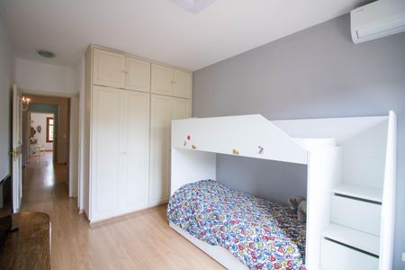 Casa à venda com 460m², 4 quartos e 4 vagas Casa à venda com 460m², 4 quartos e 4 vagasSuíte 3