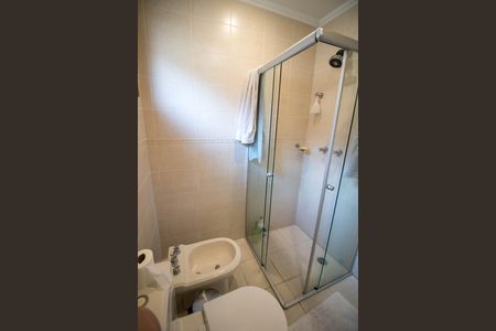 Casa à venda com 460m², 4 quartos e 4 vagas Casa à venda com 460m², 4 quartos e 4 vagasBanheiro da Suíte 2