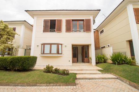 Casa à venda com 460m², 4 quartos e 4 vagas Casa à venda com 460m², 4 quartos e 4 vagasFachada
