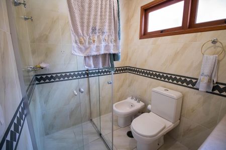 Casa à venda com 460m², 4 quartos e 4 vagas Casa à venda com 460m², 4 quartos e 4 vagasBanheiro da Suíte 3