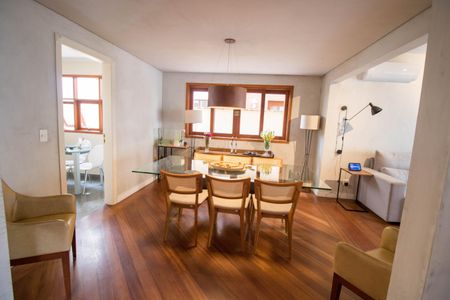 Casa à venda com 460m², 4 quartos e 4 vagas Casa à venda com 460m², 4 quartos e 4 vagasSala de Jantar