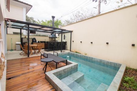 Casa à venda com 460m², 4 quartos e 4 vagas Casa à venda com 460m², 4 quartos e 4 vagasÁrea comum