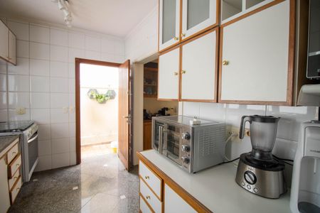 Casa à venda com 460m², 4 quartos e 4 vagas Casa à venda com 460m², 4 quartos e 4 vagasCozinha