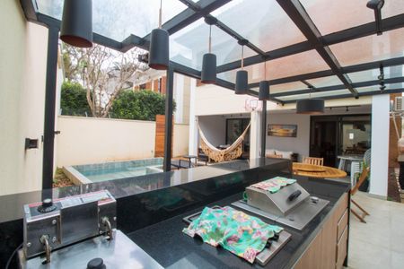 Casa à venda com 460m², 4 quartos e 4 vagas Casa à venda com 460m², 4 quartos e 4 vagasÁrea comum