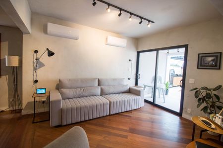 Casa à venda com 460m², 4 quartos e 4 vagas Casa à venda com 460m², 4 quartos e 4 vagasSala 2