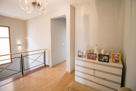 Casa à venda com 460m², 4 quartos e 4 vagas Casa à venda com 460m², 4 quartos e 4 vagasHall