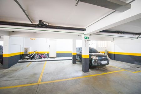 Casa à venda com 460m², 4 quartos e 4 vagas Casa à venda com 460m², 4 quartos e 4 vagasGaragem