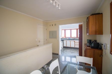Casa à venda com 460m², 4 quartos e 4 vagas Casa à venda com 460m², 4 quartos e 4 vagasCozinha