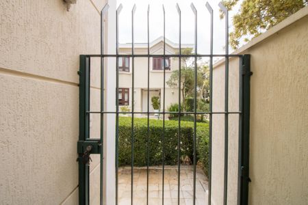 Casa à venda com 460m², 4 quartos e 4 vagas Casa à venda com 460m², 4 quartos e 4 vagasÁrea comum