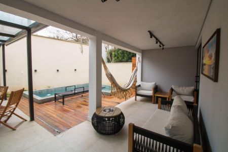 Casa à venda com 460m², 4 quartos e 4 vagas Casa à venda com 460m², 4 quartos e 4 vagasÁrea comum