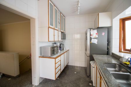 Casa à venda com 460m², 4 quartos e 4 vagas Casa à venda com 460m², 4 quartos e 4 vagasCozinha