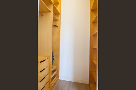 Casa de condomínio à venda com 173m², 3 quartos e 2 vagasCloset da suíte 1