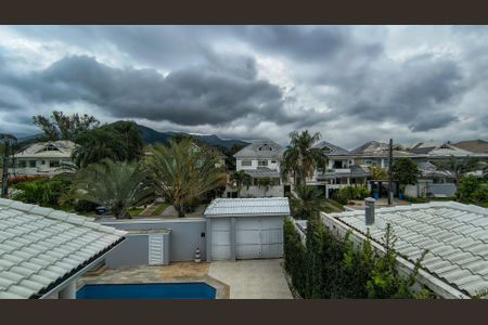 Casa de condomínio à venda com 480m², 5 quartos e 4 vagas Casa de condomínio à venda com 480m², 5 quartos e 4 vagasVaranda da Suíte 2