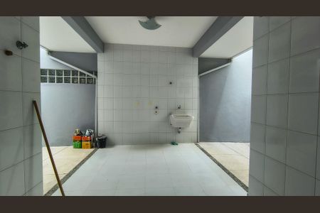 Casa de condomínio à venda com 480m², 5 quartos e 4 vagas Casa de condomínio à venda com 480m², 5 quartos e 4 vagasÁrea de Serviço