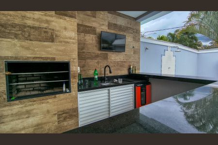 Casa de condomínio à venda com 480m², 5 quartos e 4 vagas Casa de condomínio à venda com 480m², 5 quartos e 4 vagasÁrea Externa