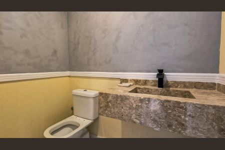 Casa de condomínio à venda com 480m², 5 quartos e 4 vagas Casa de condomínio à venda com 480m², 5 quartos e 4 vagasLavabo