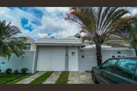 Casa de condomínio à venda com 480m², 5 quartos e 4 vagas Casa de condomínio à venda com 480m², 5 quartos e 4 vagasFachada