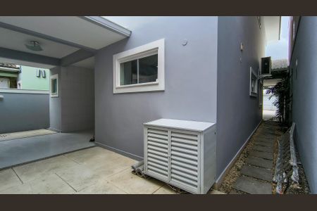 Casa de condomínio à venda com 480m², 5 quartos e 4 vagas Casa de condomínio à venda com 480m², 5 quartos e 4 vagasÁrea de Serviço