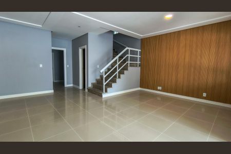 Casa de condomínio à venda com 480m², 5 quartos e 4 vagas Casa de condomínio à venda com 480m², 5 quartos e 4 vagasSala