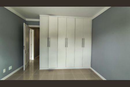 Casa de condomínio à venda com 480m², 5 quartos e 4 vagas Casa de condomínio à venda com 480m², 5 quartos e 4 vagasQuarto 1