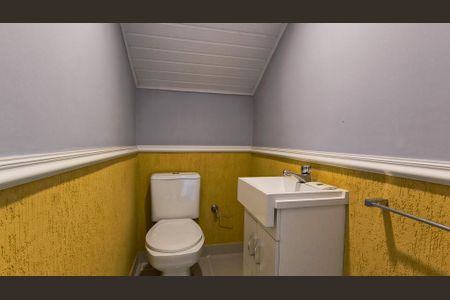 Casa de condomínio à venda com 480m², 5 quartos e 4 vagas Casa de condomínio à venda com 480m², 5 quartos e 4 vagasLavabo do Sótão