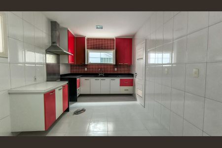 Casa de condomínio à venda com 480m², 5 quartos e 4 vagas Casa de condomínio à venda com 480m², 5 quartos e 4 vagasCozinha