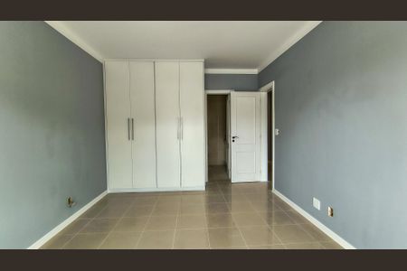 Casa de condomínio à venda com 480m², 5 quartos e 4 vagas Casa de condomínio à venda com 480m², 5 quartos e 4 vagasSuíte 2