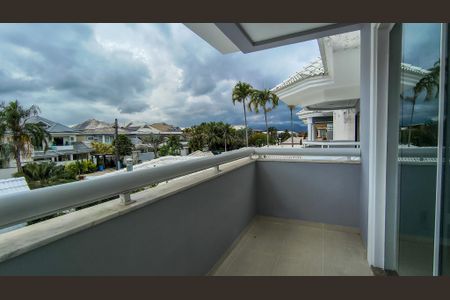 Casa de condomínio à venda com 480m², 5 quartos e 4 vagas Casa de condomínio à venda com 480m², 5 quartos e 4 vagasVaranda da Suíte 2