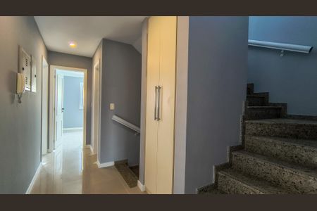 Casa de condomínio à venda com 480m², 5 quartos e 4 vagas Casa de condomínio à venda com 480m², 5 quartos e 4 vagasCorredor