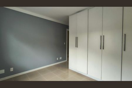 Casa de condomínio à venda com 480m², 5 quartos e 4 vagas Casa de condomínio à venda com 480m², 5 quartos e 4 vagasSuíte 3