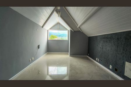 Casa de condomínio à venda com 480m², 5 quartos e 4 vagas Casa de condomínio à venda com 480m², 5 quartos e 4 vagasSótão