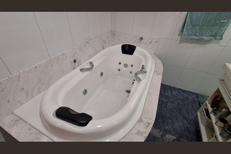 Apartamento à venda com 138m², 3 quartos e 2 vagas Apartamento à venda com 138m², 3 quartos e 2 vagasBanheiro Suíte 2