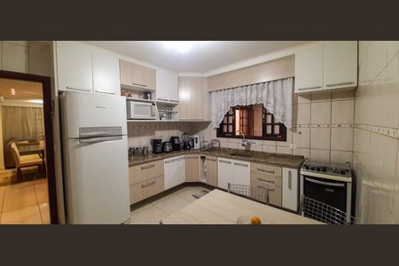 Casa à venda com 180m², 3 quartos e 2 vagas Casa à venda com 180m², 3 quartos e 2 vagasCozinha
