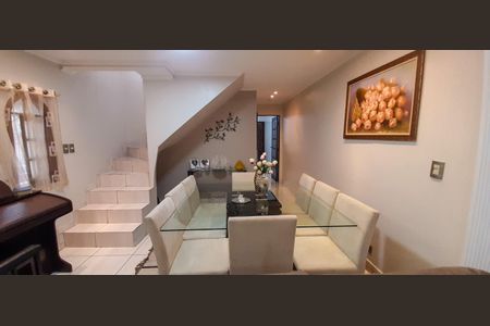 Casa à venda com 180m², 3 quartos e 2 vagas Casa à venda com 180m², 3 quartos e 2 vagasSala