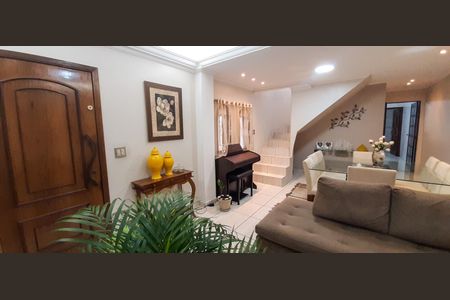 Casa à venda com 180m², 3 quartos e 2 vagas Casa à venda com 180m², 3 quartos e 2 vagasSala