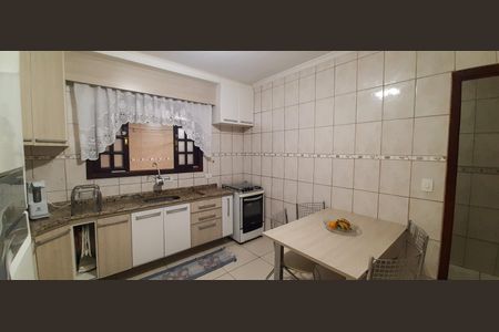 Casa à venda com 180m², 3 quartos e 2 vagas Casa à venda com 180m², 3 quartos e 2 vagasCozinha