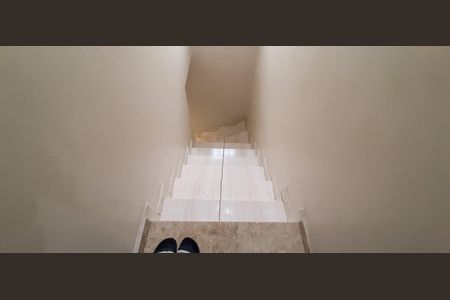 Casa à venda com 180m², 3 quartos e 2 vagas Casa à venda com 180m², 3 quartos e 2 vagasBanheiro Social