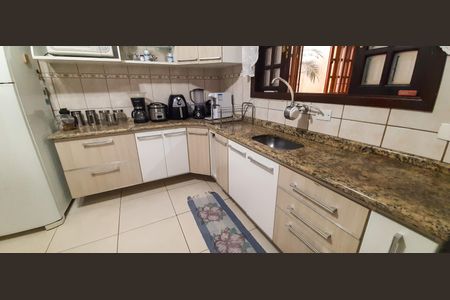 Casa à venda com 180m², 3 quartos e 2 vagas Casa à venda com 180m², 3 quartos e 2 vagasCozinha