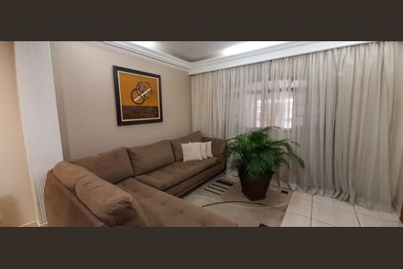 Casa à venda com 180m², 3 quartos e 2 vagas Casa à venda com 180m², 3 quartos e 2 vagasSala