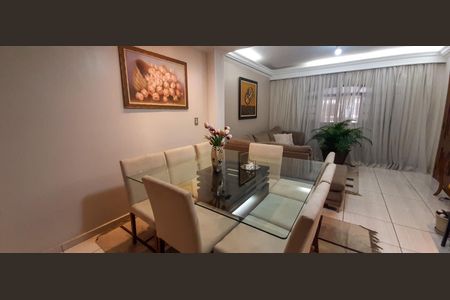 Casa à venda com 180m², 3 quartos e 2 vagas Casa à venda com 180m², 3 quartos e 2 vagasSala