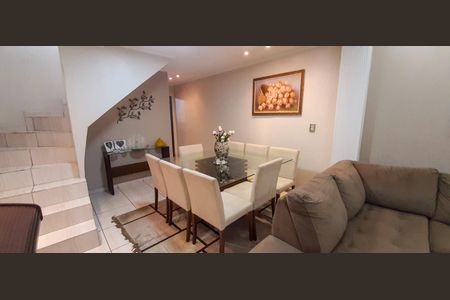 Casa à venda com 180m², 3 quartos e 2 vagas Casa à venda com 180m², 3 quartos e 2 vagasSala