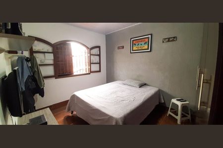 Casa à venda com 180m², 3 quartos e 2 vagas Casa à venda com 180m², 3 quartos e 2 vagasQuarto 1