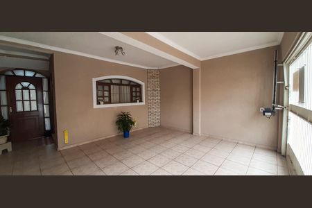 Casa à venda com 180m², 3 quartos e 2 vagas Casa à venda com 180m², 3 quartos e 2 vagasGaragem