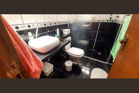 Casa à venda com 180m², 3 quartos e 2 vagas Casa à venda com 180m², 3 quartos e 2 vagasBanheiro Social