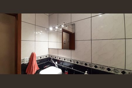 Casa à venda com 180m², 3 quartos e 2 vagas Casa à venda com 180m², 3 quartos e 2 vagasBanheiro Social