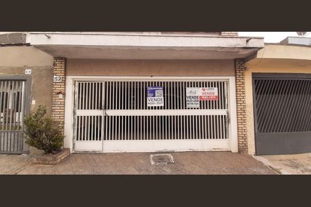 Casa à venda com 180m², 3 quartos e 2 vagas Casa à venda com 180m², 3 quartos e 2 vagasFachada da Casa