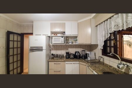 Casa à venda com 180m², 3 quartos e 2 vagas Casa à venda com 180m², 3 quartos e 2 vagasCozinha