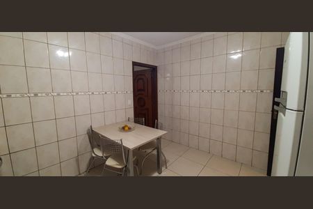 Casa à venda com 180m², 3 quartos e 2 vagas Casa à venda com 180m², 3 quartos e 2 vagasCozinha