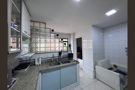 Apartamento à venda com 122m², 3 quartos e 2 vagasCozinha 