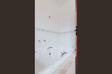 Casa de condomínio para alugar com 250m², 3 quartos e 2 vagas Casa de condomínio para alugar com 250m², 3 quartos e 2 vagasBanheiro da Suíte Master